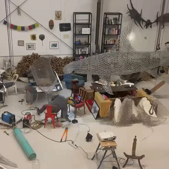 Making a new shark is, in theory, nothing new.
Same materials, same process, same kind of focus that slowly takes over the day. There’s a rhythm to it that Vincent knows by heart by now. Position, weld, adjust, repeat again. Somewhere between routine and ritual.
And yet, every time, it ends up being different.
Maybe it’s the curve that turns out better than expected. Maybe it’s the way the light hits the surface of the mold. Maybe it’s just the mood of the day quietly sneaking into the piece.
It’s one of those processes that become meditations. You don’t really chase the final result. You just flow with the process and determine the end result =) 
Familiar, but never quite the same.
A new shark in progress.
#vincentmock #artprocess #artiststudio #sculpture #contemporaryart #workinprogress #sharkart #oceaninspired